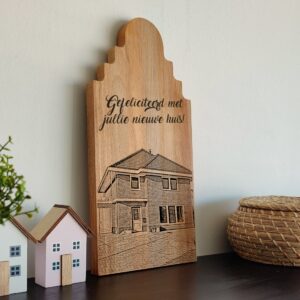 Borrelplankje -huis- met gravering